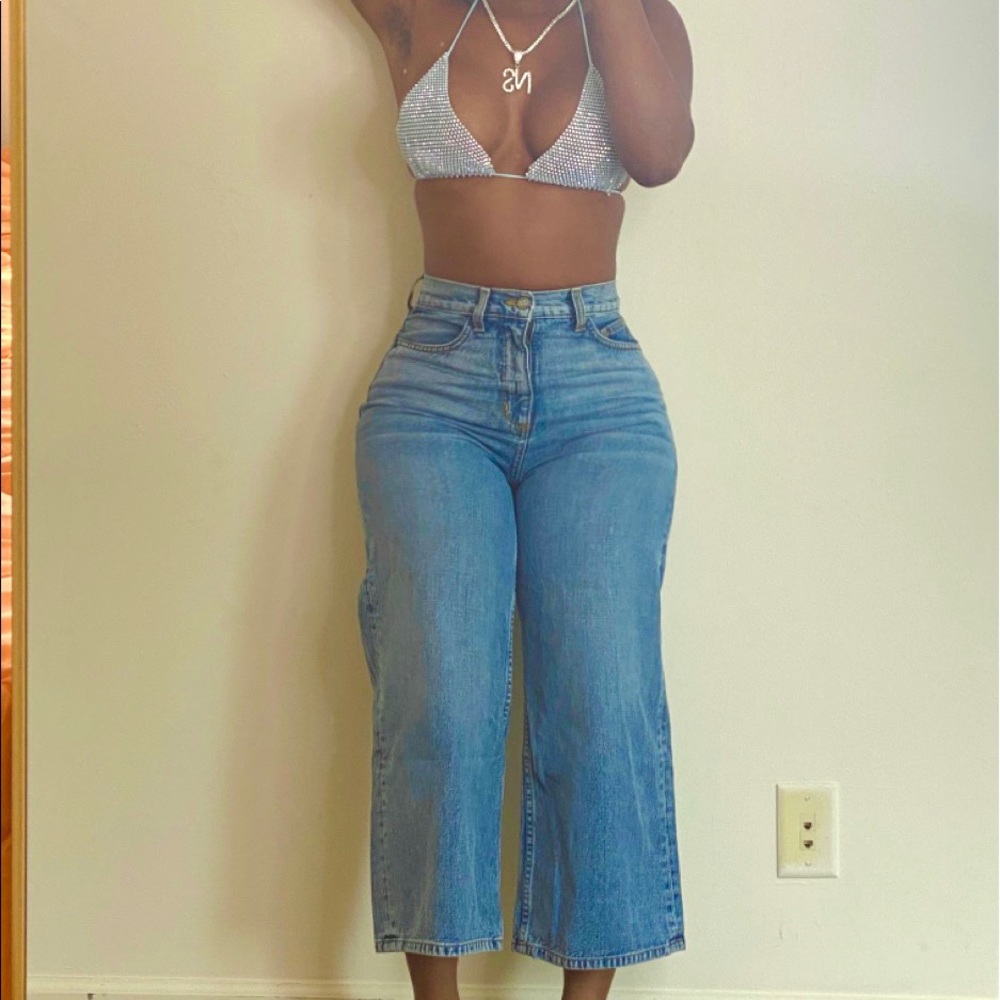 Low calf blue jeans